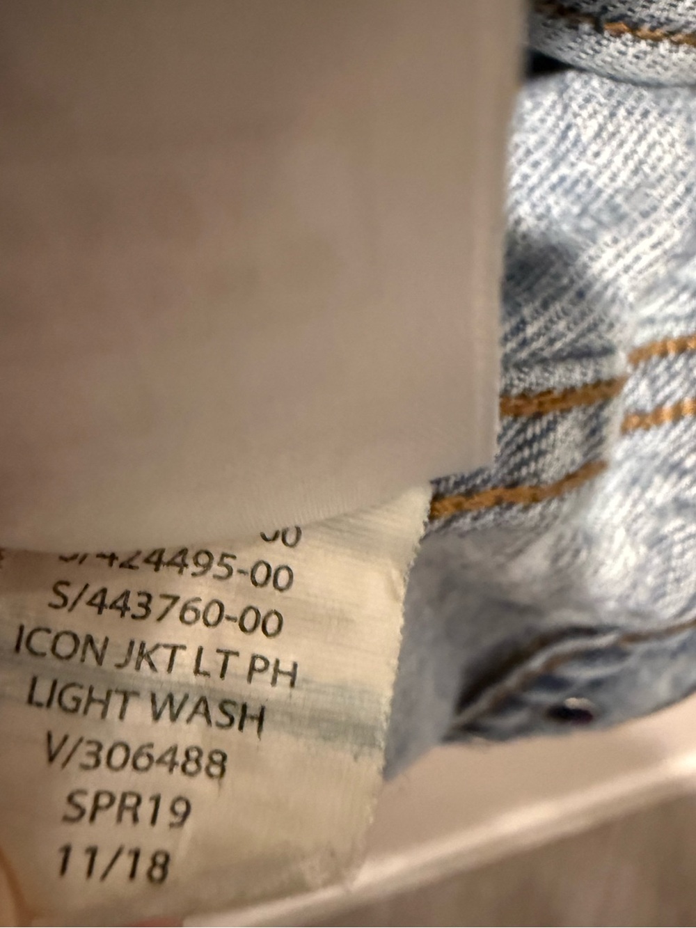 GAP Denim Icon Jacket Light Wash Jean Jacket Size Small Classic Trucker - Picture 6 of 11